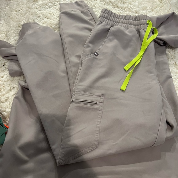 Figs Slate S Catarina and XS high waisted Zamora scrub set - Picture 3 of 5